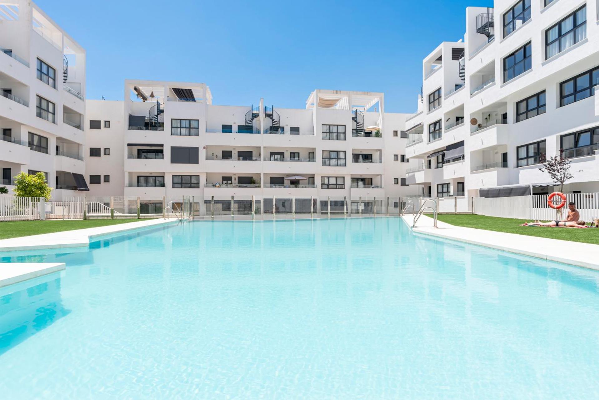 Beautiful 2-Bedroom Apartment Near Center And Beach Estepona Exterior photo