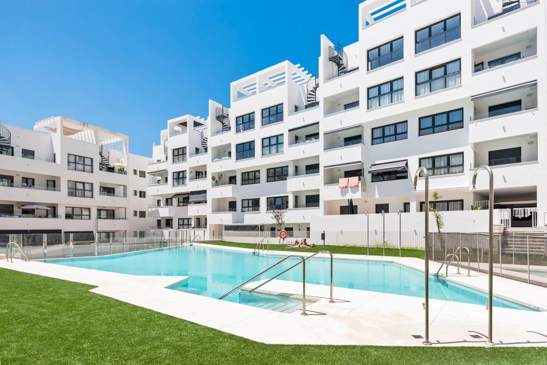 Beautiful 2-Bedroom Apartment Near Center And Beach Estepona Exterior photo